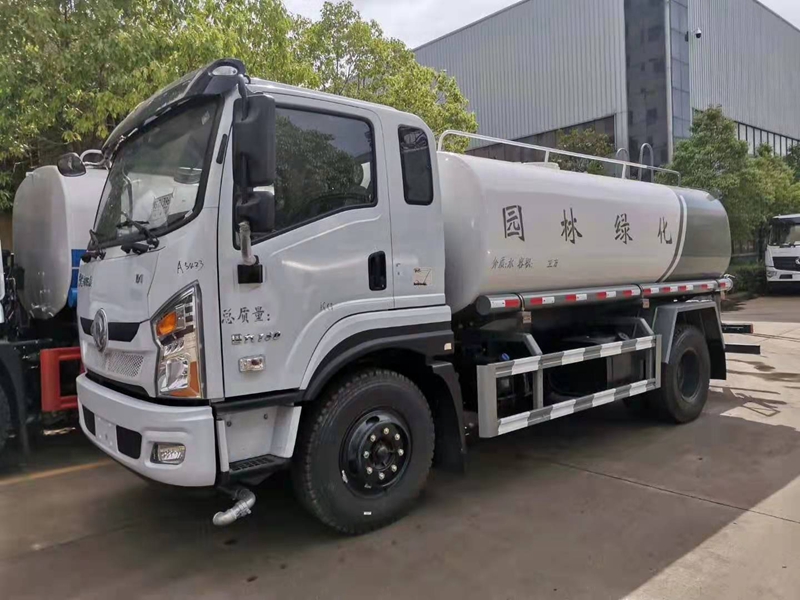 國(guó)六東風(fēng)專底D1L灑水車